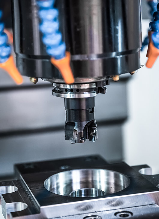 csm_CNC-Fräsmaschine_für_die_Metallbearbeitung.luft-_und_raumfahrt___automatisiertjpg_be0e22abfb